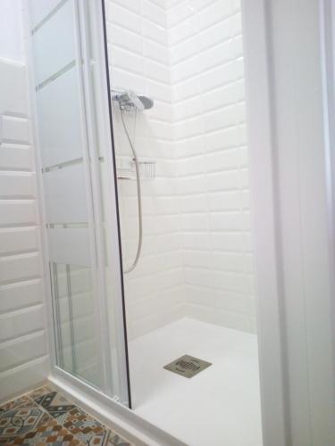 a shower with a glass door in a bathroom at VACACIONES DUQUE GALEY in Punta Umbría