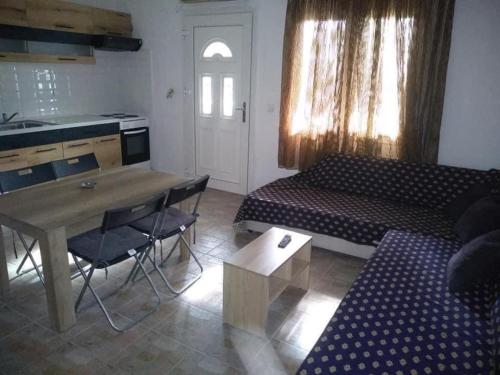 Gallery image of Blue Moon Apartments in Néa Michanióna