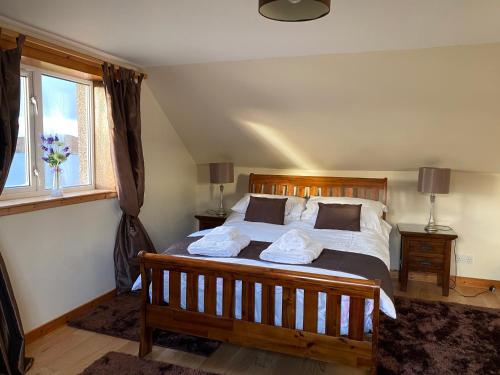 En eller flere senge i et værelse på Hebridean Sea View Cottage