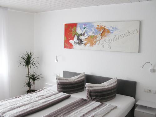 Ένα ή περισσότερα κρεβάτια σε δωμάτιο στο Murgtal Motel