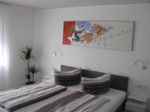 Ένα ή περισσότερα κρεβάτια σε δωμάτιο στο Murgtal Motel