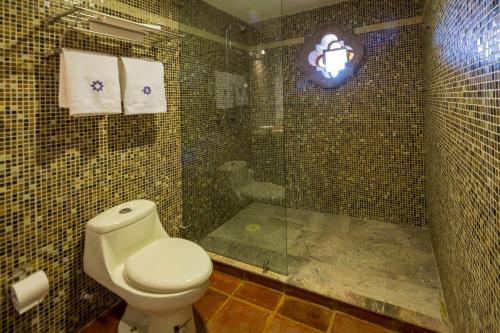 Un baño de Hotel Boutique Casa Isabella
