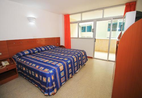 a bedroom with a bed and a large window at Hotel Royalty in Veracruz