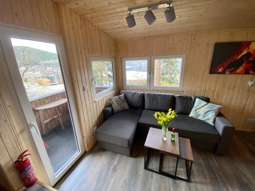 a living room with a couch and a table at Glückshütte in Unterwellenborn