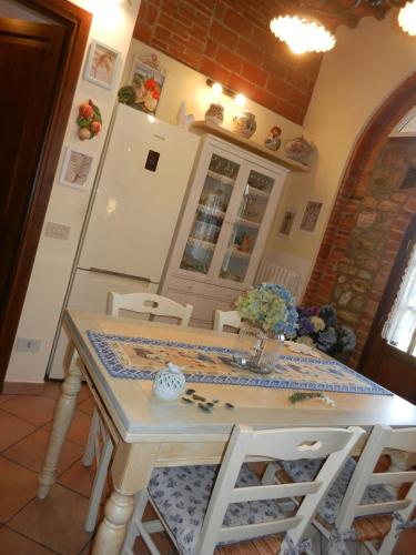a table and chairs in a kitchen with a table at PietraMilia in Terricciola