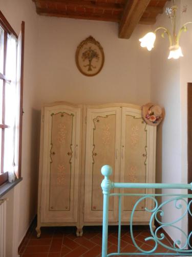 a corner of a room with a largeoire at PietraMilia in Terricciola