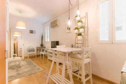 CÓMODO Y CÉNTRICO ESTUDIO DE LUJO EN ATOCHA - JARDÍN BOTÁNICO. WIFI