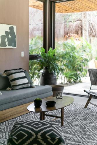 Uma área de estar em Zereno Tulum Beach Club Access