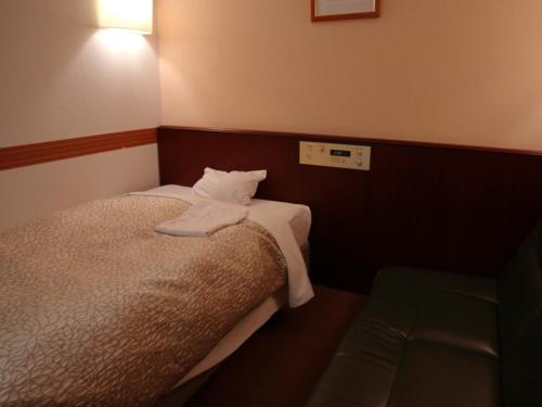 Ένα ή περισσότερα κρεβάτια σε δωμάτιο στο Kuretake-Inn Central Hamamatsu