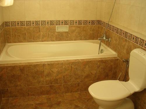 Ένα μπάνιο στο Margot Apartment Pondok Indah