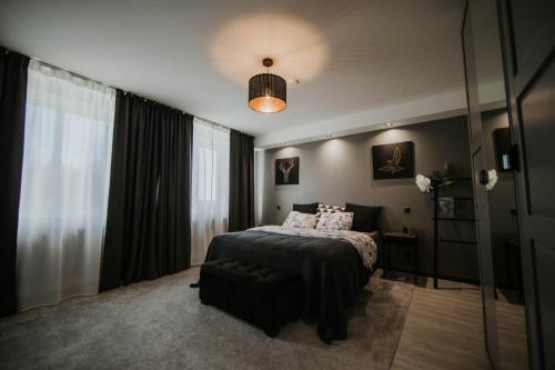a bedroom with a bed and a large window at Pinska Guesthouse Apartment in Viljandi