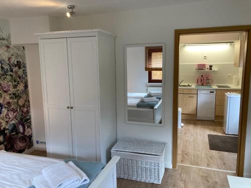 a small bedroom with a bed and a kitchen at Appartement 2 Garten in Bergen auf Rügen