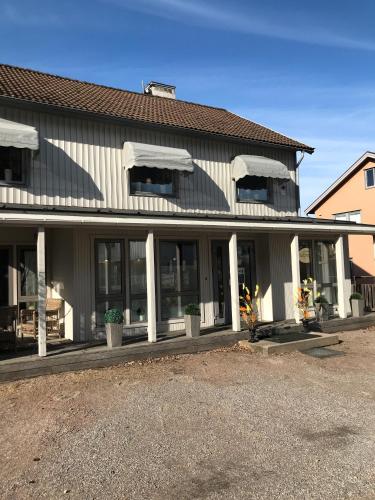 a building with windows and plants in front of it at Hotell Kaprifol in Hunnebostrand