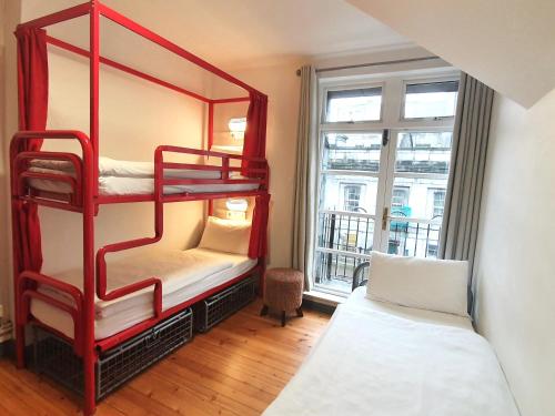 Postel nebo postele na pokoji v ubytování Galway City Hostel - Solo Traveller Hostel