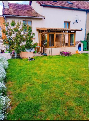 a house with a yard with green grass at Chambres d'Hôtes Vadiera in Autun