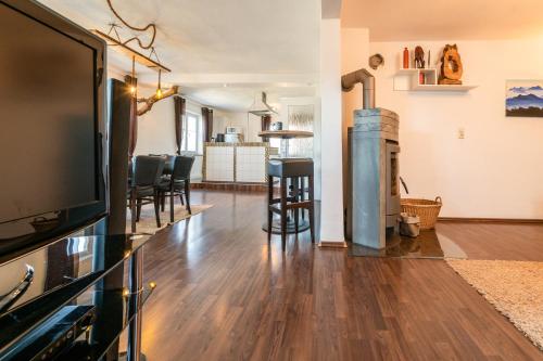 Kuchyň nebo kuchyňský kout v ubytování Ferienwohnung Fischach
