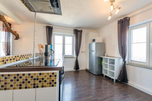 Kuchyň nebo kuchyňský kout v ubytování Ferienwohnung Fischach