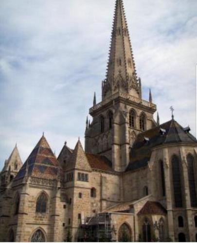 a large church with a steeple on top of it at Chambres d'Hôtes Vadiera in Autun