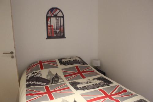 Säng eller sängar i ett rum på HYPER CENTRE - WIFI FIBRE GRATUIT - JERGWELOH - Le Londonien