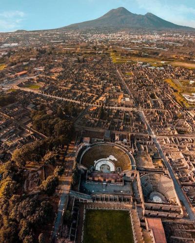 an aerial view of a city with a mountain in the background at Costantino Home in Pompei
