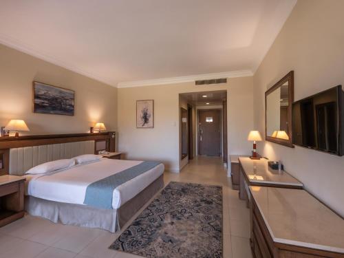 Un ou plusieurs lits dans un hébergement de l'établissement Serenity Alpha Beach - Ex Serenity Makadi Beach