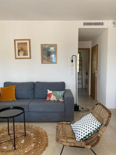 a living room with a blue couch and a table at Résidence Casarella Lama in Lama