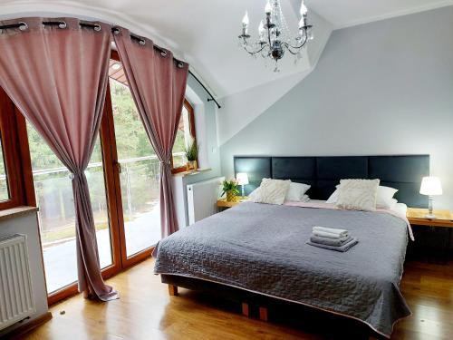 Katil atau katil-katil dalam bilik di Saskia Dwór & Spa Willa z basenem