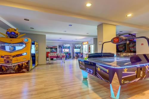 Bilik permainan di Buyuk Abant Hotel