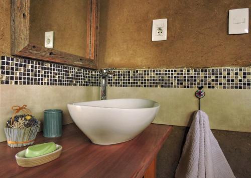 a bathroom with a large bowl sink on a wooden counter at Los Chajá Ecolodge in Barra de Valizas
