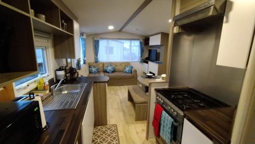 Lovely 2-Bed Static Caravan in Rhyl – Photos 3