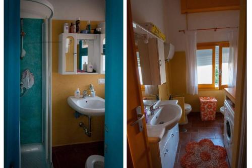 twee foto's van een badkamer met twee wastafels en een toilet bij Appartamento a pochi passi dal mare con servizio spiaggia incluso in Terracina