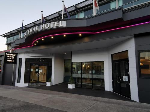 a hotel with a sign that reads tamiami hotel at Nightelier Devonport Gateway Hotel in Devonport