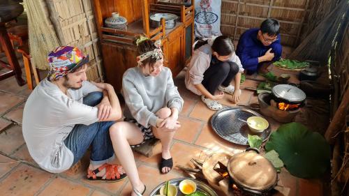 Επισκέπτες που μένουν στο Việt Mekong Farmstay