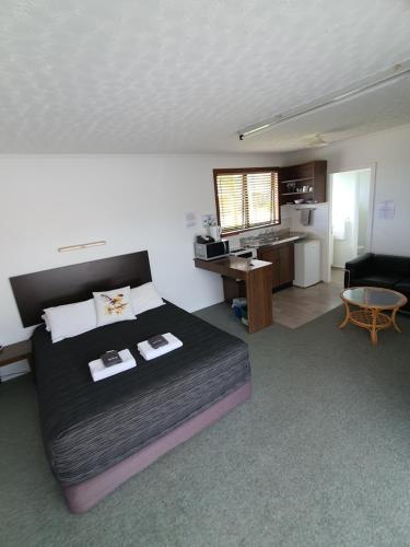 Ένα ή περισσότερα κρεβάτια σε δωμάτιο στο Ascot Motor Lodge