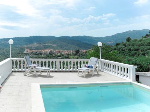 d'un balcon avec une piscine et deux chaises. dans l'établissement Apartment Arancio di Liguria - PGI211 by Interhome, à Civezza