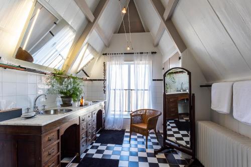 a large bathroom with a sink and a table at B&B Parijs aan de Kaai in Middelburg