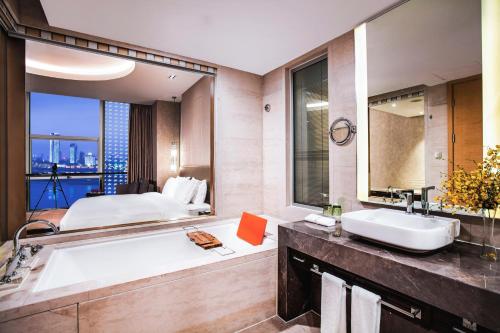 Foto da galeria de Holiday Inn Nanchang Riverside, an IHG Hotel em Nanchang