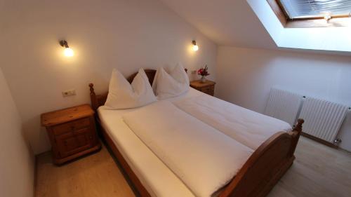 Ένα ή περισσότερα κρεβάτια σε δωμάτιο στο Apartments Marijana