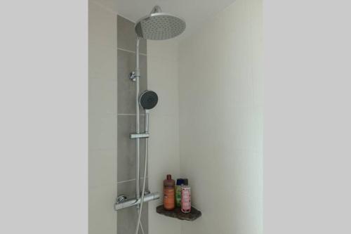 Ένα μπάνιο στο Appartement neuf tout confort