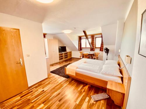 Cama o camas de una habitación en Gasthof zum Moosmann - Familie Pachernigg
