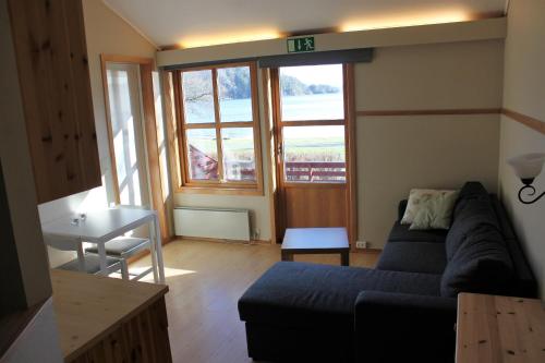 Ruang duduk di Camp Åpta