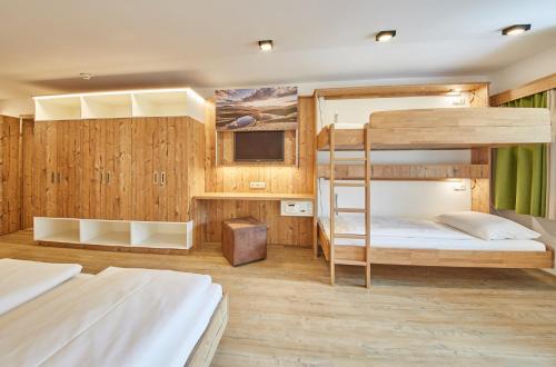 Tempat tidur susun dalam kamar di Am Mitteregghof