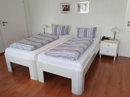 Кровать или кровати в номере Hotel Sophien-Café