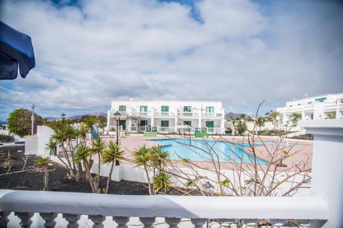 Výhled na bazén z ubytování Casa Anemona with terrace shared pool sea views and free wifi nebo okolí
