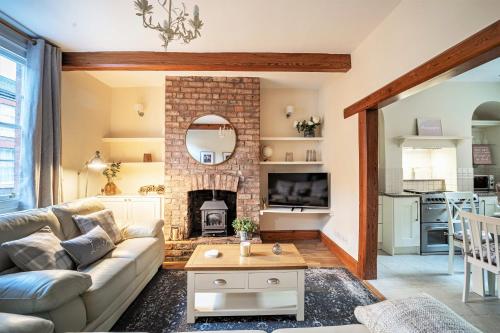 Posezení v ubytování The Cottage in Chester, Sleeps 6 with FREE Parking