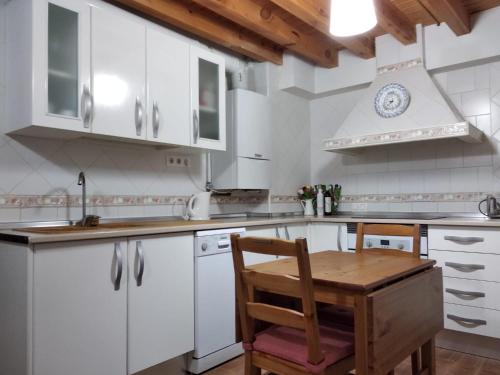 A kitchen or kitchenette at Casa de Gaitán