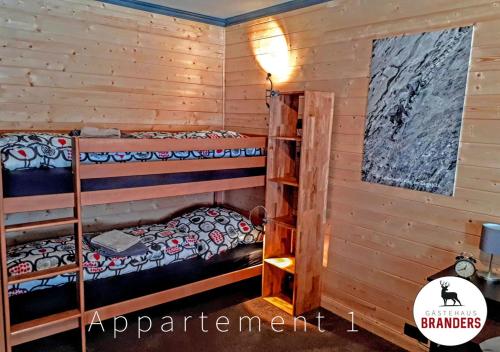 Una cama o camas en una habitación de Gästehaus Branders