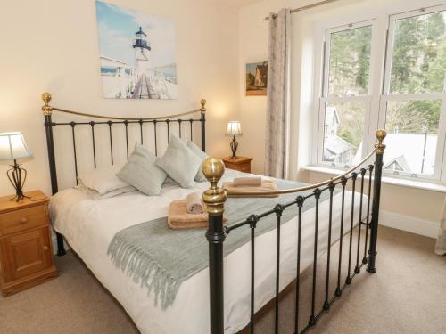 a bedroom with a bed and a window at Ty Capel in Betws-y-coed