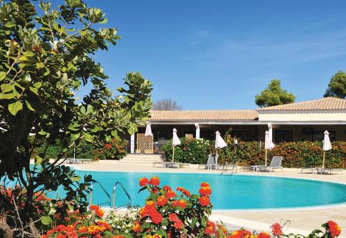 Piscina a SECRET VILLAGE Budoni o a prop