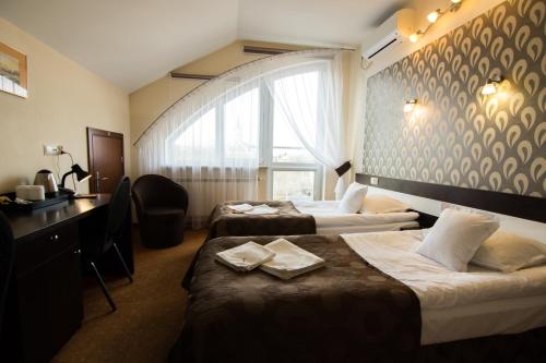 Säng eller sängar i ett rum på Hotel Trojka